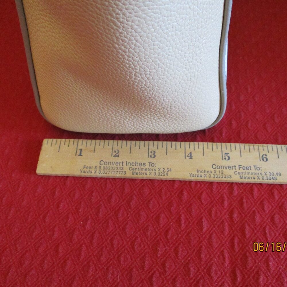TB McGraw Colorblock Bucket Bag - Picture 10 of 11